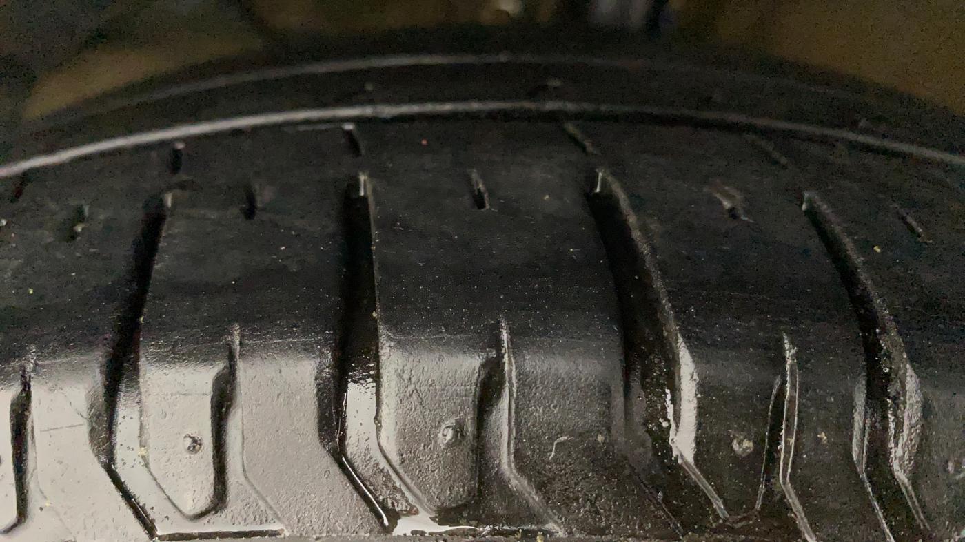 2021 Maruti XL6 ZETA MT, Petrol, Manual, 23,011 km, Left Front Tyre Tread
