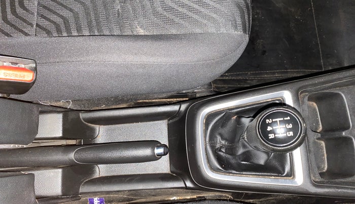 2021 Maruti Swift VXI, CNG, Manual, 32,199 km, Gear Lever