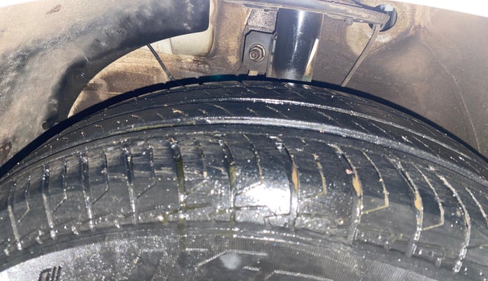 2021 Maruti Swift VXI, CNG, Manual, 32,199 km, Left Front Tyre Tread
