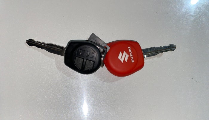 2021 Maruti Swift VXI, CNG, Manual, 32,199 km, Key Close Up