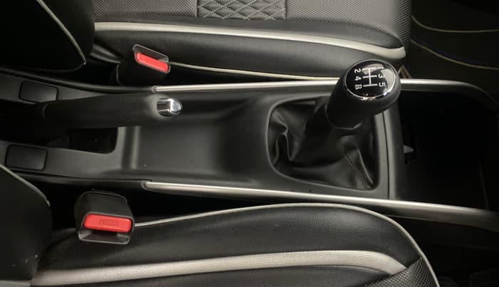 2017 Maruti Baleno DELTA PETROL 1.2, Petrol, Manual, 34,977 km, Gear Lever