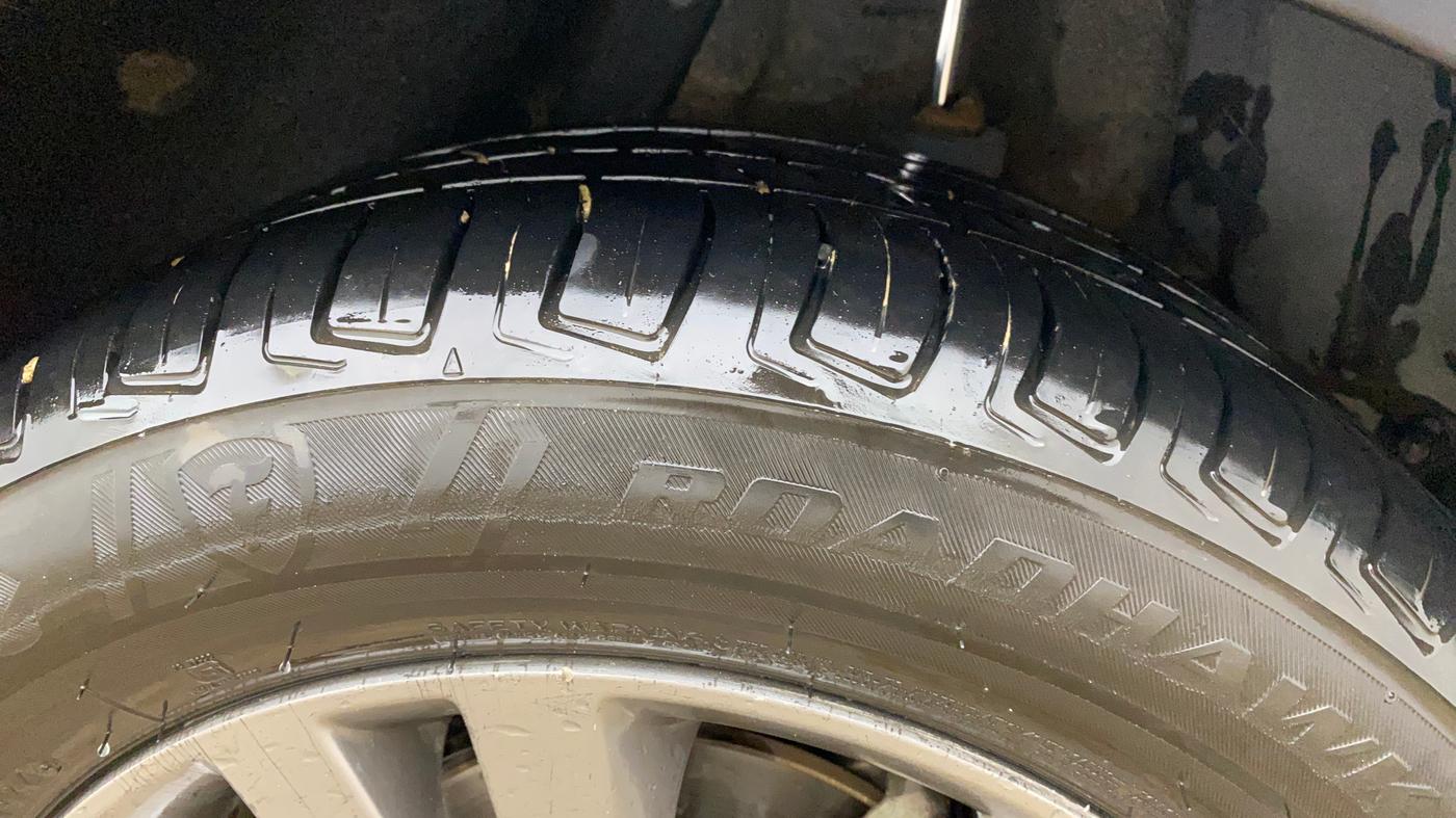 2017 Hyundai New Elantra 2.0 SX(O) AT PETROL, Petrol, Automatic, 1,07,632 km, Left Rear Tyre Tread