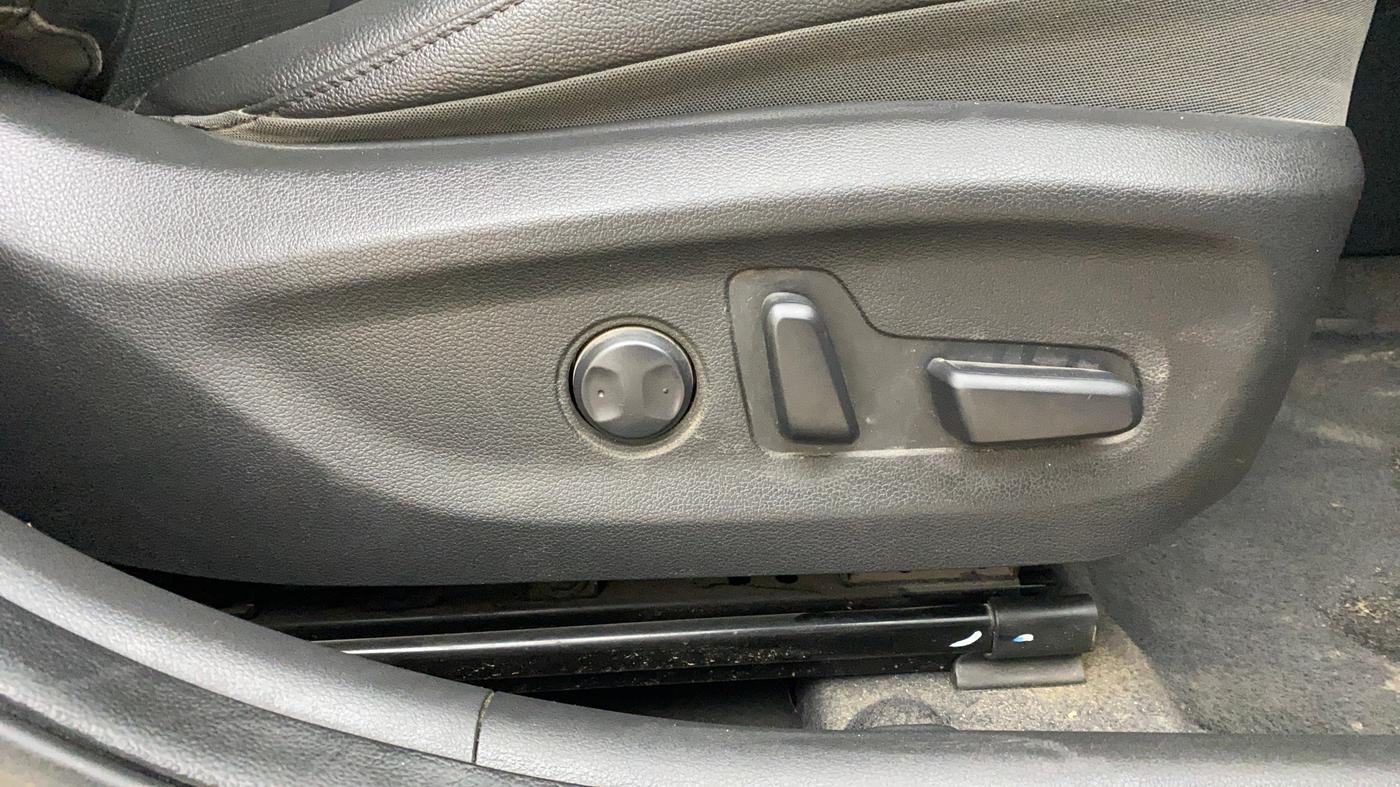2017 Hyundai New Elantra 2.0 SX(O) AT PETROL, Petrol, Automatic, 1,07,632 km, Driver Side Adjustment Panel
