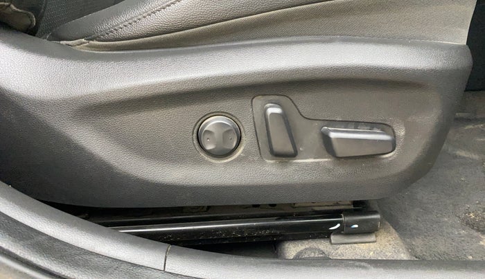 2017 Hyundai New Elantra 2.0 SX(O) AT PETROL, Petrol, Automatic, 1,07,578 km, Driver Side Adjustment Panel