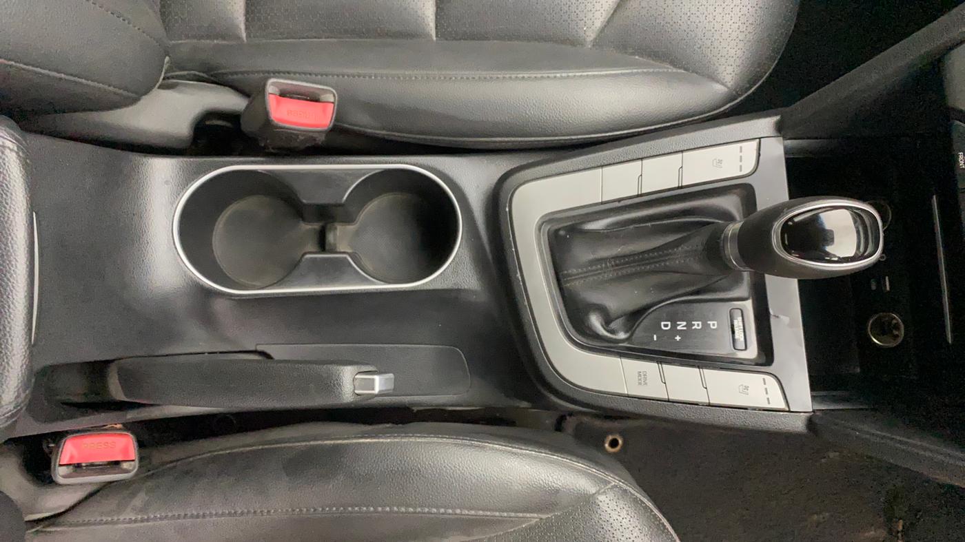 2017 Hyundai New Elantra 2.0 SX(O) AT PETROL, Petrol, Automatic, 1,07,632 km, Gear Lever