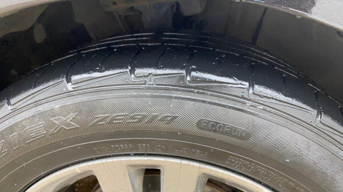 2017 Hyundai New Elantra 2.0 SX(O) AT PETROL, Petrol, Automatic, 1,07,632 km, Right Front Tyre Tread