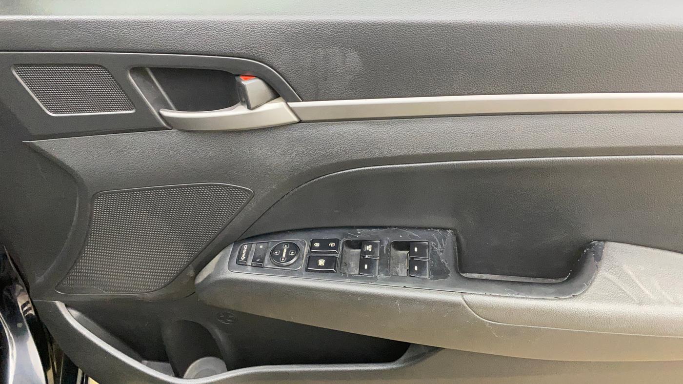 2017 Hyundai New Elantra 2.0 SX(O) AT PETROL, Petrol, Automatic, 1,07,632 km, Driver Side Door Panels Control