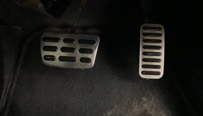 2017 Hyundai New Elantra 2.0 SX(O) AT PETROL, Petrol, Automatic, 1,07,578 km, Pedals