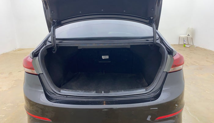 2017 Hyundai New Elantra 2.0 SX(O) AT PETROL, Petrol, Automatic, 1,07,578 km, Boot Inside