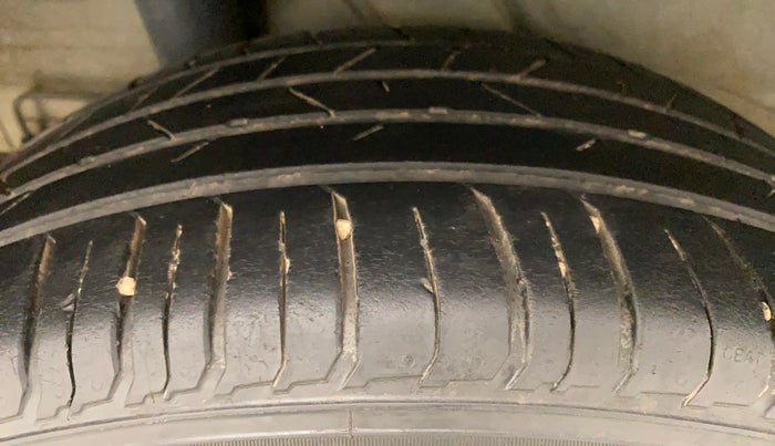 2020 Hyundai VENUE SX PLUS 1.0 TURBO DCT, Petrol, Automatic, 25,400 km, Right Rear Tyre Tread
