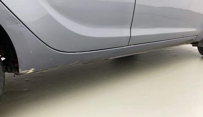 2011 Hyundai i20 MAGNA 1.2, Petrol, Manual, 33,855 km, Right running board - Paint has minor damage