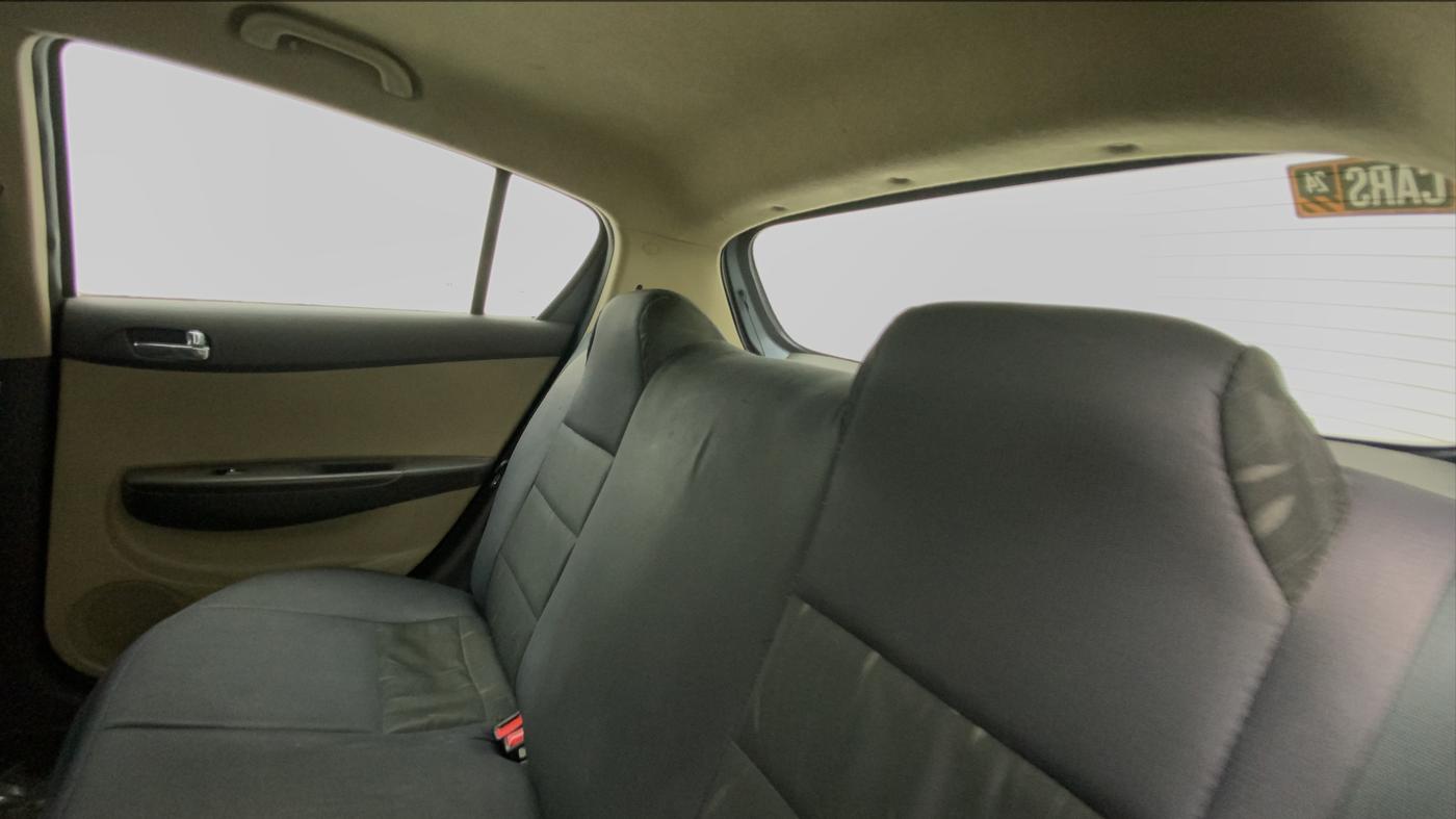 2011 Hyundai i20 MAGNA 1.2, Petrol, Manual, 33,855 km, Right Side Rear Door Cabin