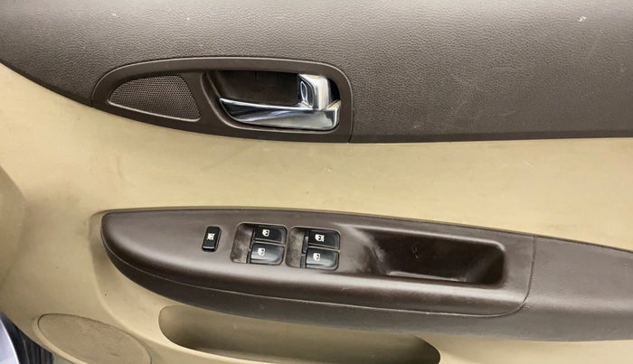 2011 Hyundai i20 MAGNA 1.2, Petrol, Manual, 33,855 km, Right front window switch / handle - Master window function not working