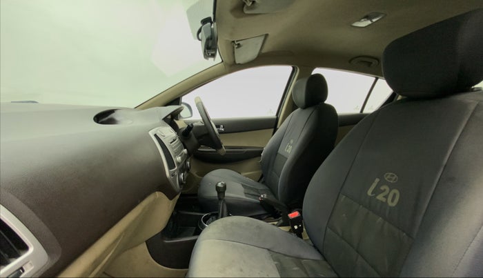 2011 Hyundai i20 MAGNA 1.2, Petrol, Manual, 33,855 km, Right Side Front Door Cabin