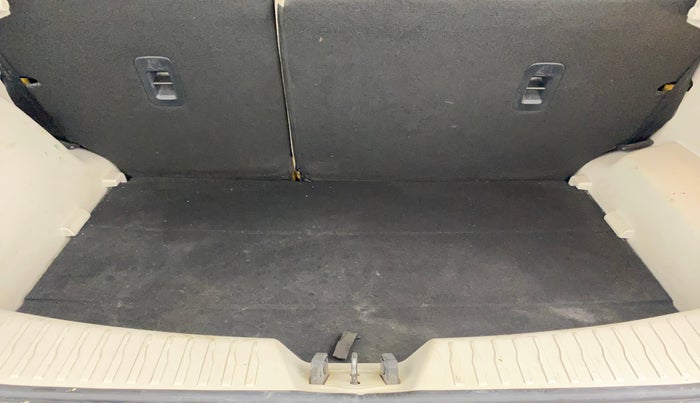 2019 Mahindra XUV300 W8 (O) 1.5 DIESEL, Diesel, Manual, 81,202 km, Boot Inside