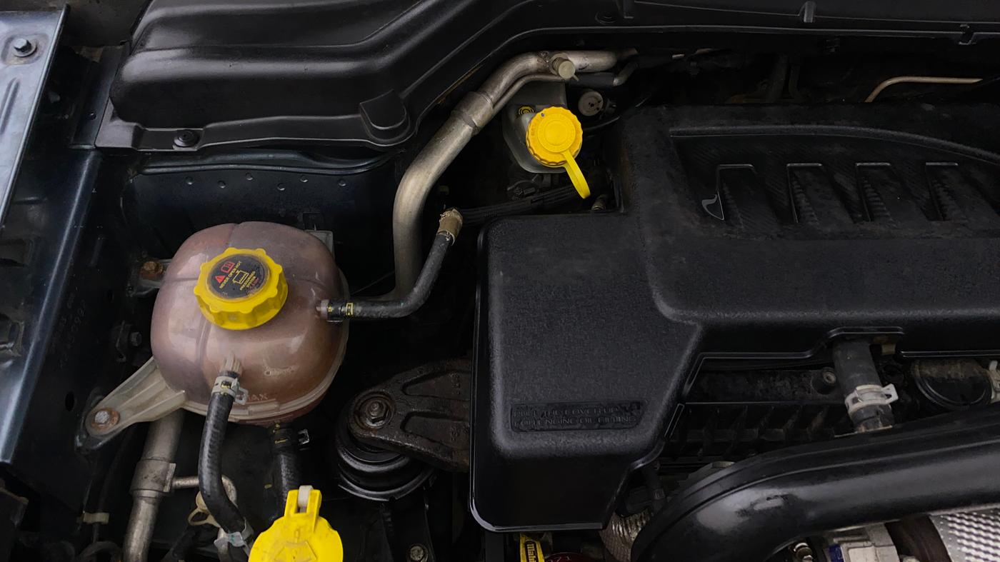 2019 Mahindra XUV300 W8 (O) 1.5 DIESEL, Diesel, Manual, 81,202 km, Engine View - Right