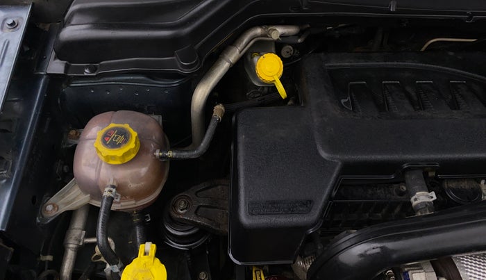 2019 Mahindra XUV300 W8 (O) 1.5 DIESEL, Diesel, Manual, 81,202 km, Engine View - Right