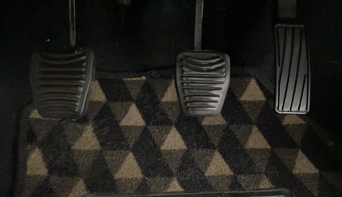 2019 Mahindra XUV300 W8 (O) 1.5 DIESEL, Diesel, Manual, 81,202 km, Pedals