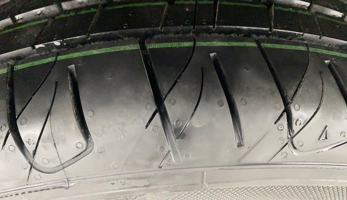 2019 Mahindra XUV300 W8 (O) 1.5 DIESEL, Diesel, Manual, 81,202 km, Right Rear Tyre Tread