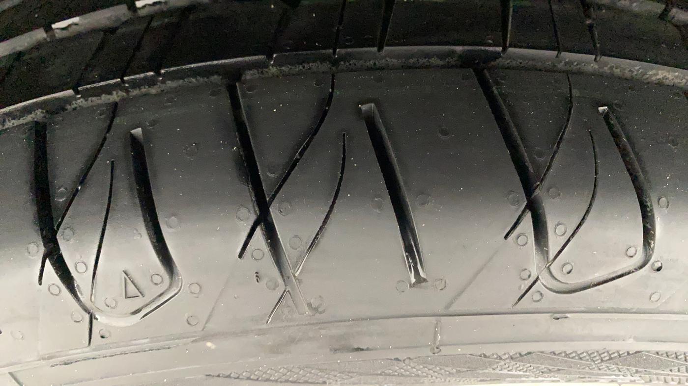 2019 Mahindra XUV300 W8 (O) 1.5 DIESEL, Diesel, Manual, 81,202 km, Left Front Tyre Tread