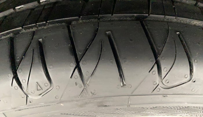 2019 Mahindra XUV300 W8 (O) 1.5 DIESEL, Diesel, Manual, 81,202 km, Left Front Tyre Tread