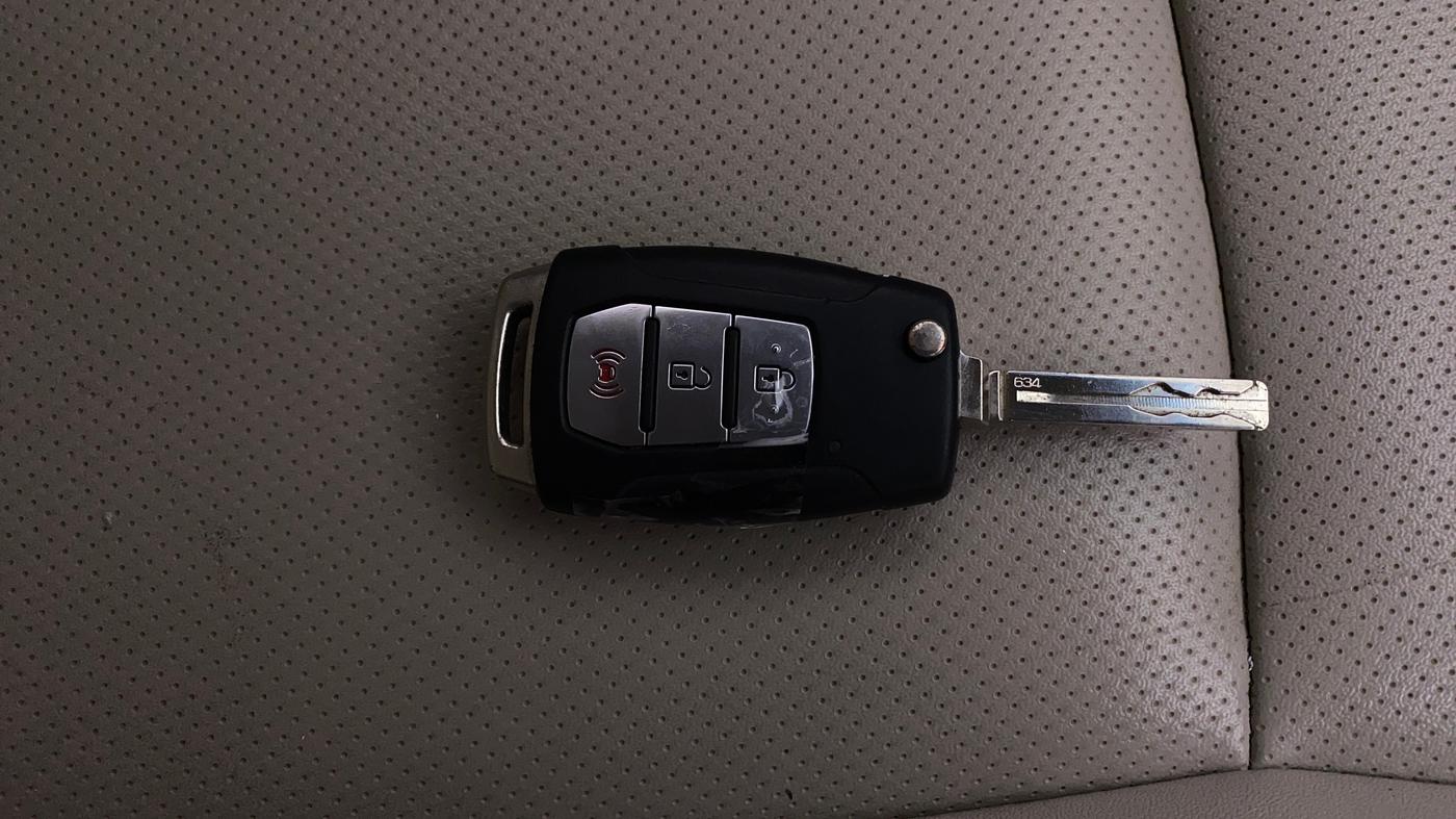 2019 Mahindra XUV300 W8 (O) 1.5 DIESEL, Diesel, Manual, 81,202 km, Key Close Up