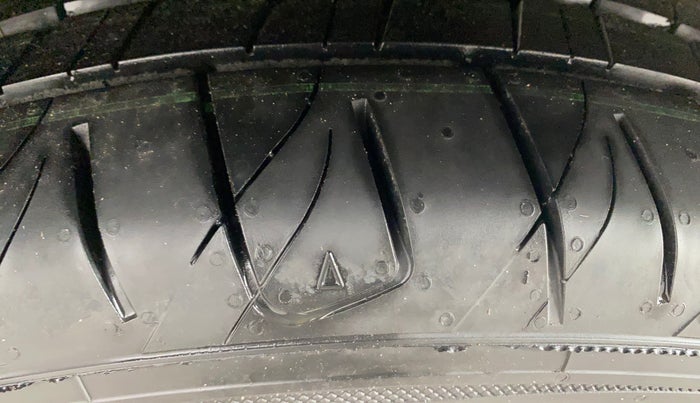 2019 Mahindra XUV300 W8 (O) 1.5 DIESEL, Diesel, Manual, 81,202 km, Right Front Tyre Tread