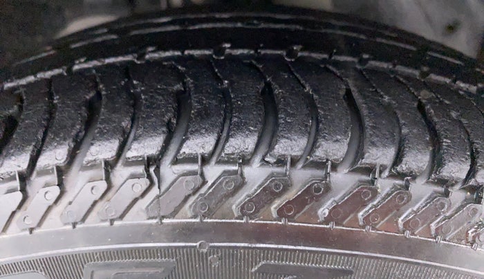 2016 Ford New Figo 1.5 TITANIUM AT PETROL, Petrol, Automatic, 21,357 km, Right Front Tyre Tread