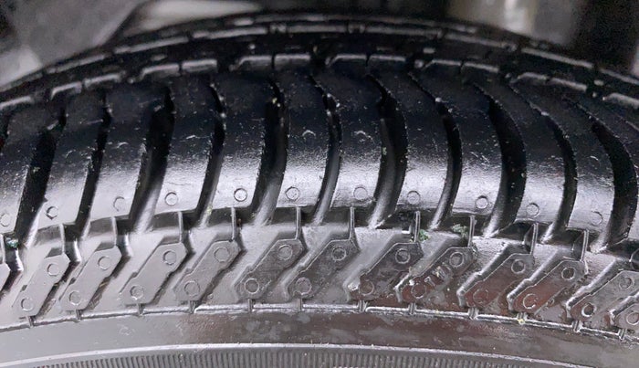 2016 Ford New Figo 1.5 TITANIUM AT PETROL, Petrol, Automatic, 21,357 km, Left Rear Tyre Tread