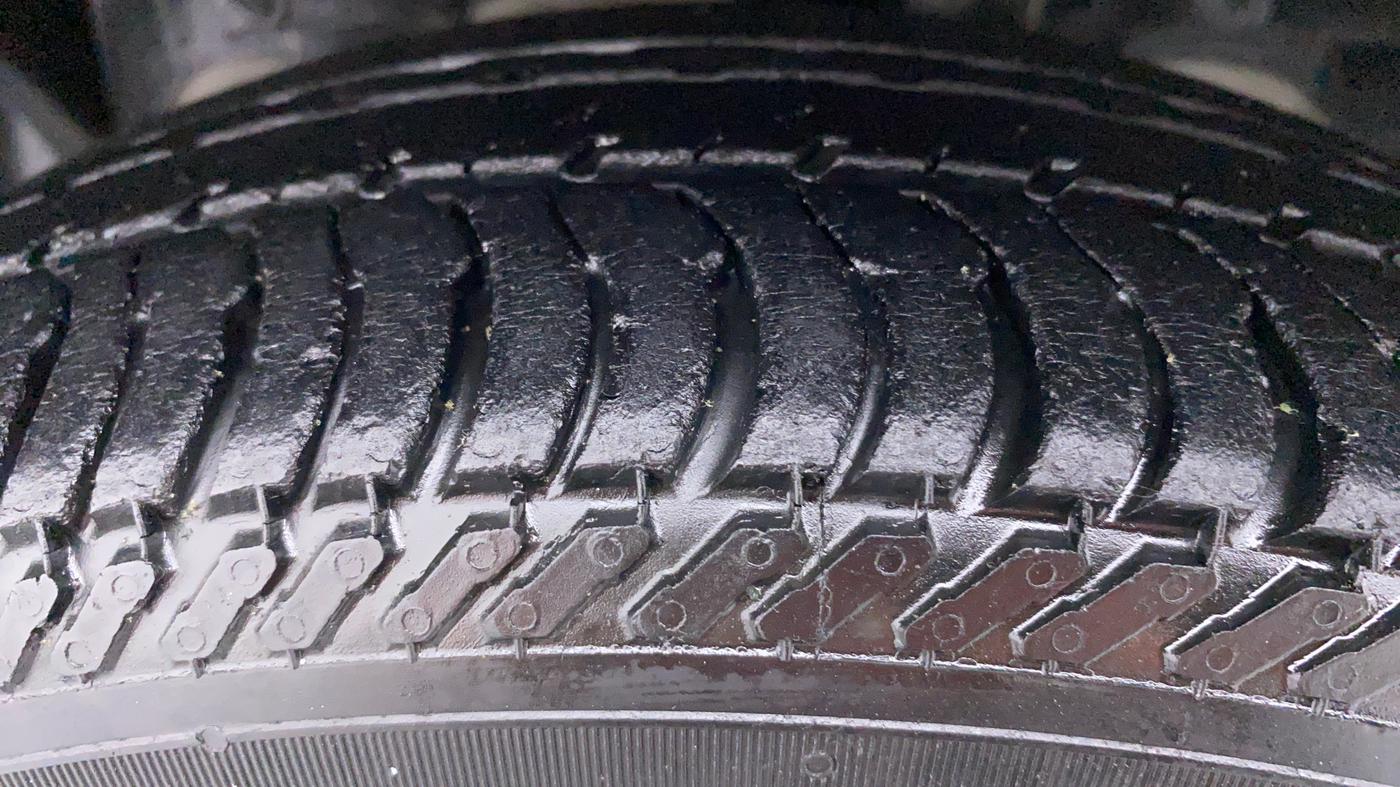 2016 Ford New Figo 1.5 TITANIUM AT PETROL, Petrol, Automatic, 21,357 km, Left Front Tyre Tread