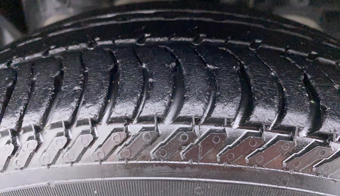 2016 Ford New Figo 1.5 TITANIUM AT PETROL, Petrol, Automatic, 21,357 km, Left Front Tyre Tread