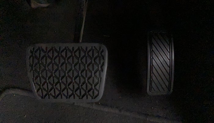 2016 Ford New Figo 1.5 TITANIUM AT PETROL, Petrol, Automatic, 21,357 km, Pedals