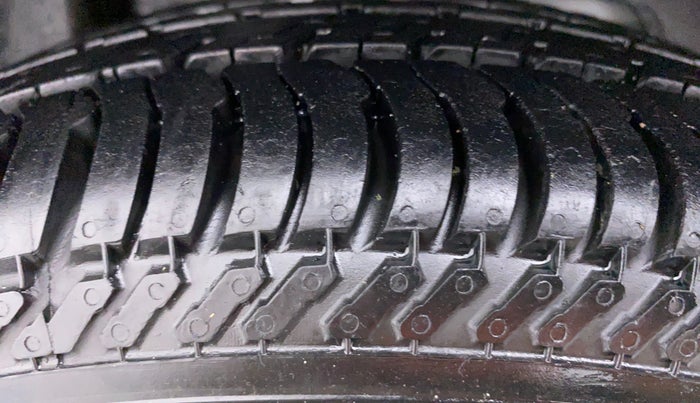 2016 Ford New Figo 1.5 TITANIUM AT PETROL, Petrol, Automatic, 21,357 km, Right Rear Tyre Tread