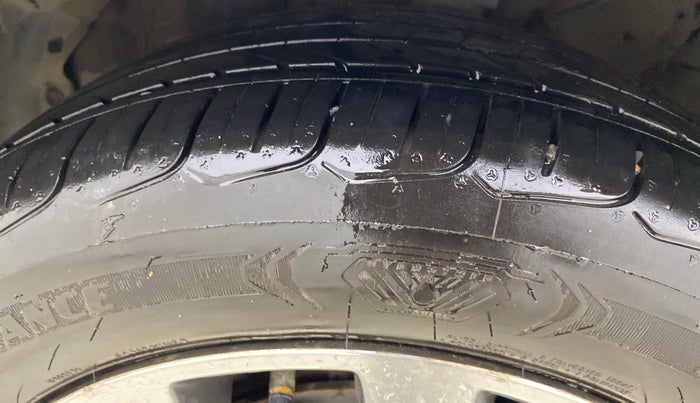 2016 Hyundai Verna 1.6 VTVT SX, Petrol, Manual, 94,141 km, Left Front Tyre Tread