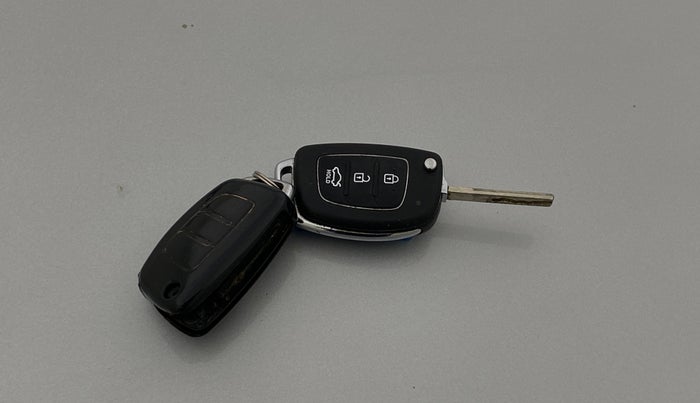 2016 Hyundai Verna 1.6 VTVT SX, Petrol, Manual, 94,141 km, Key Close Up