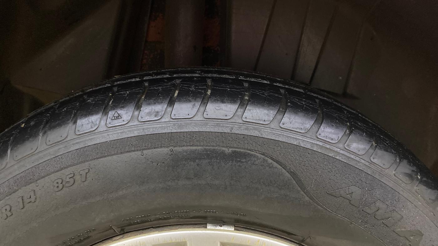 2018 Maruti Dzire VXI AMT, Petrol, Automatic, 35,716 km, Right Rear Tyre Tread