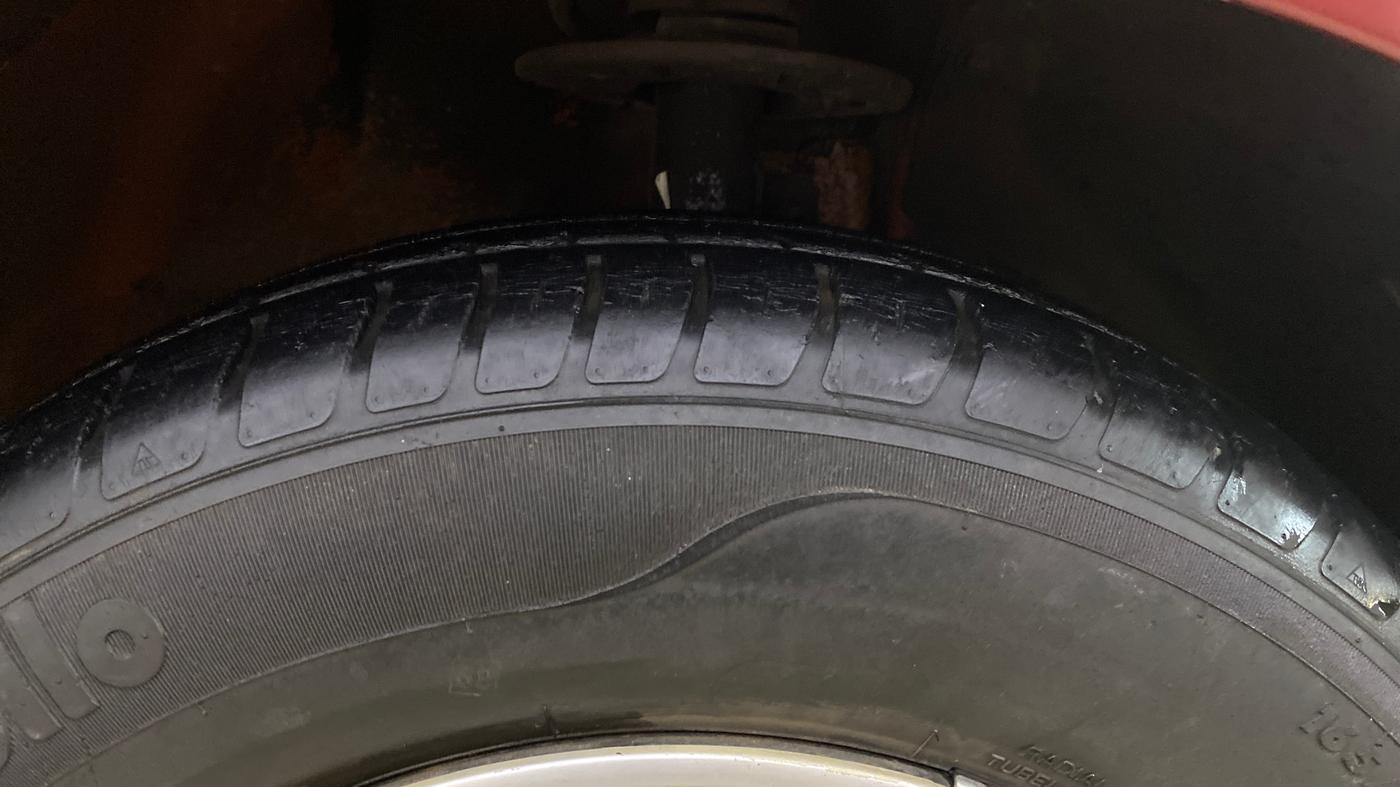 2018 Maruti Dzire VXI AMT, Petrol, Automatic, 35,716 km, Right Front Tyre Tread