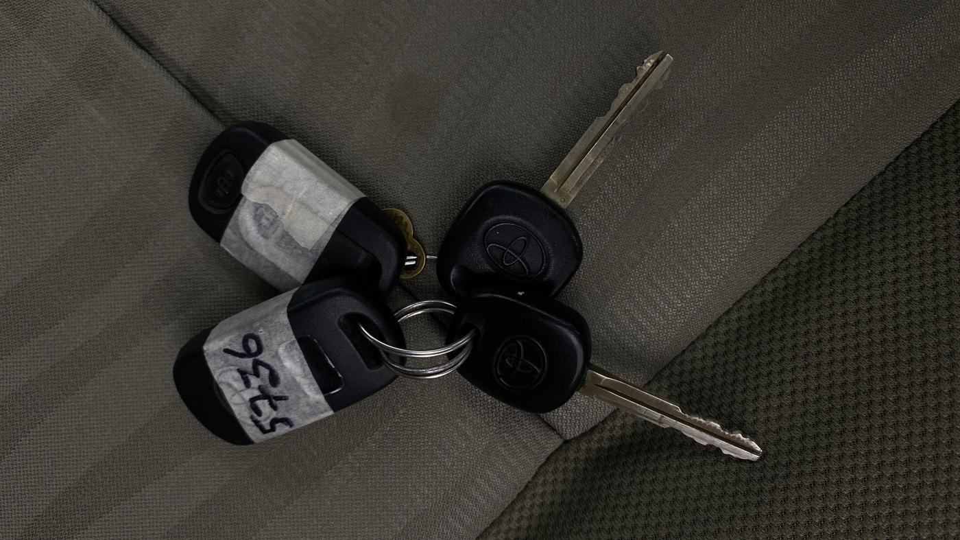 2015 Toyota Etios G, Petrol, Manual, 33,984 km, Key Close Up