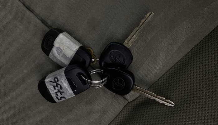2015 Toyota Etios G, Petrol, Manual, 34,034 km, Key Close Up