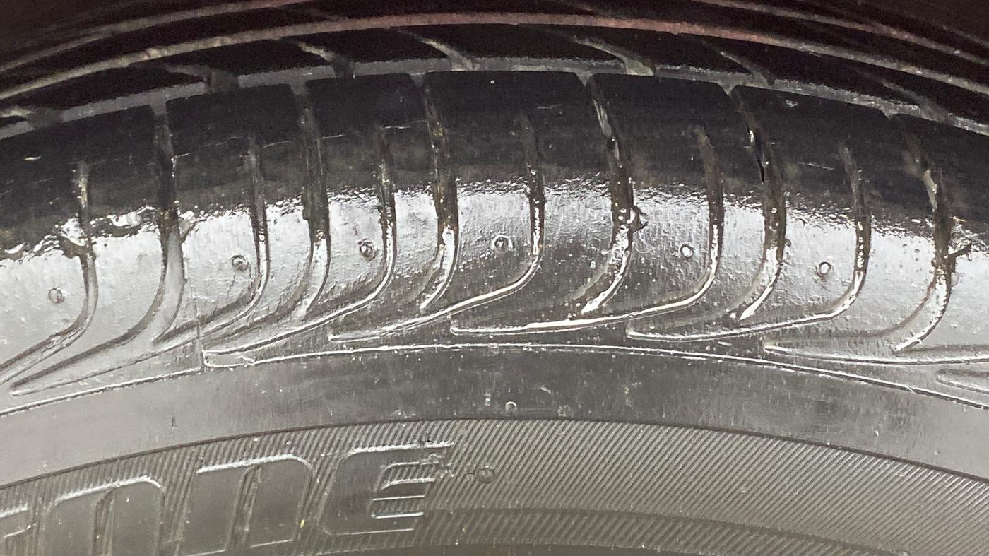 2015 Toyota Etios G, Petrol, Manual, 33,984 km, Left Front Tyre Tread