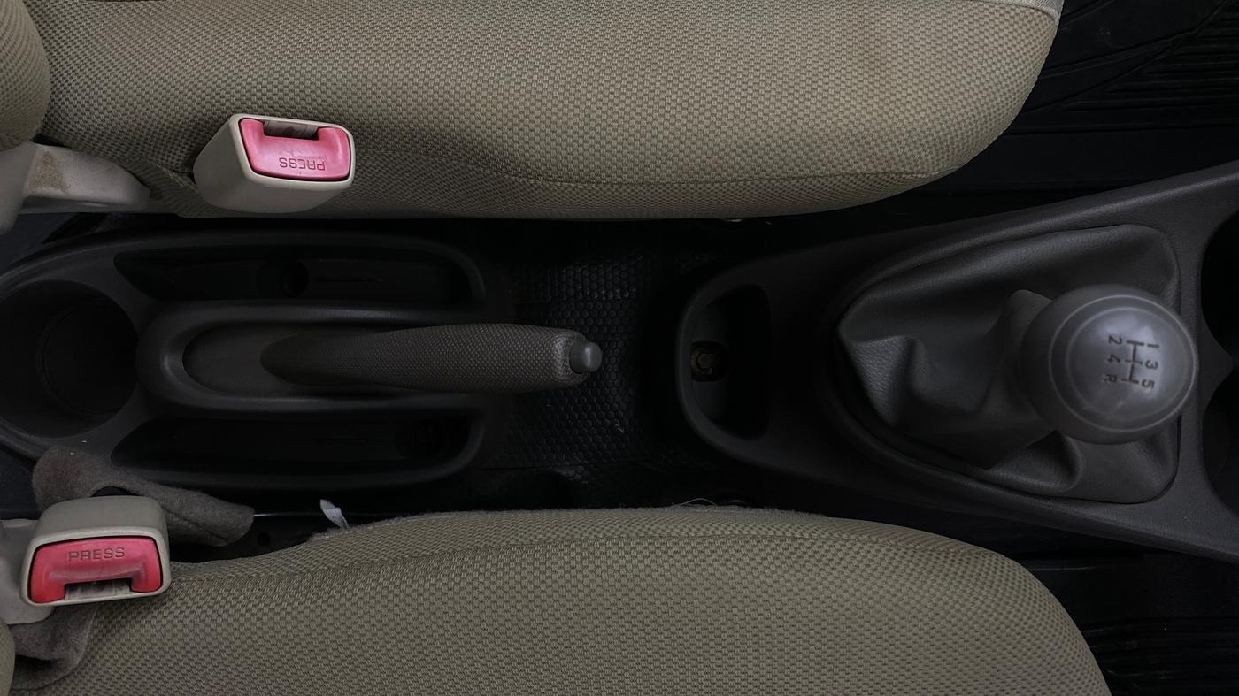 2015 Toyota Etios G, Petrol, Manual, 33,984 km, Gear Lever