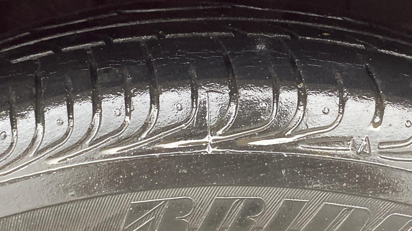 2015 Toyota Etios G, Petrol, Manual, 33,984 km, Right Front Tyre Tread