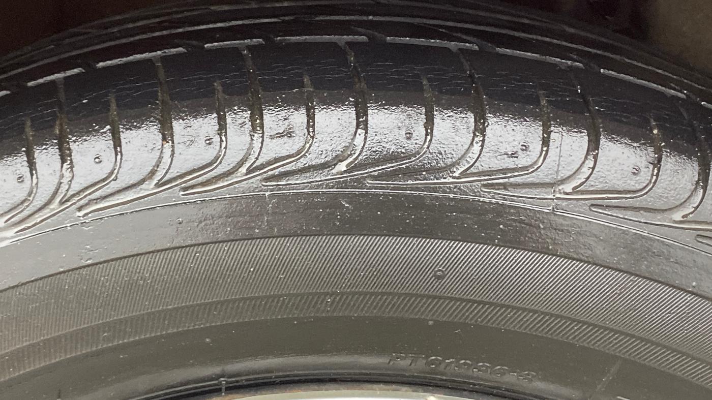 2015 Toyota Etios G, Petrol, Manual, 33,984 km, Left Rear Tyre Tread