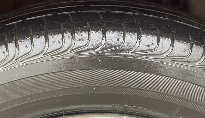 2015 Toyota Etios G, Petrol, Manual, 34,034 km, Left Rear Tyre Tread