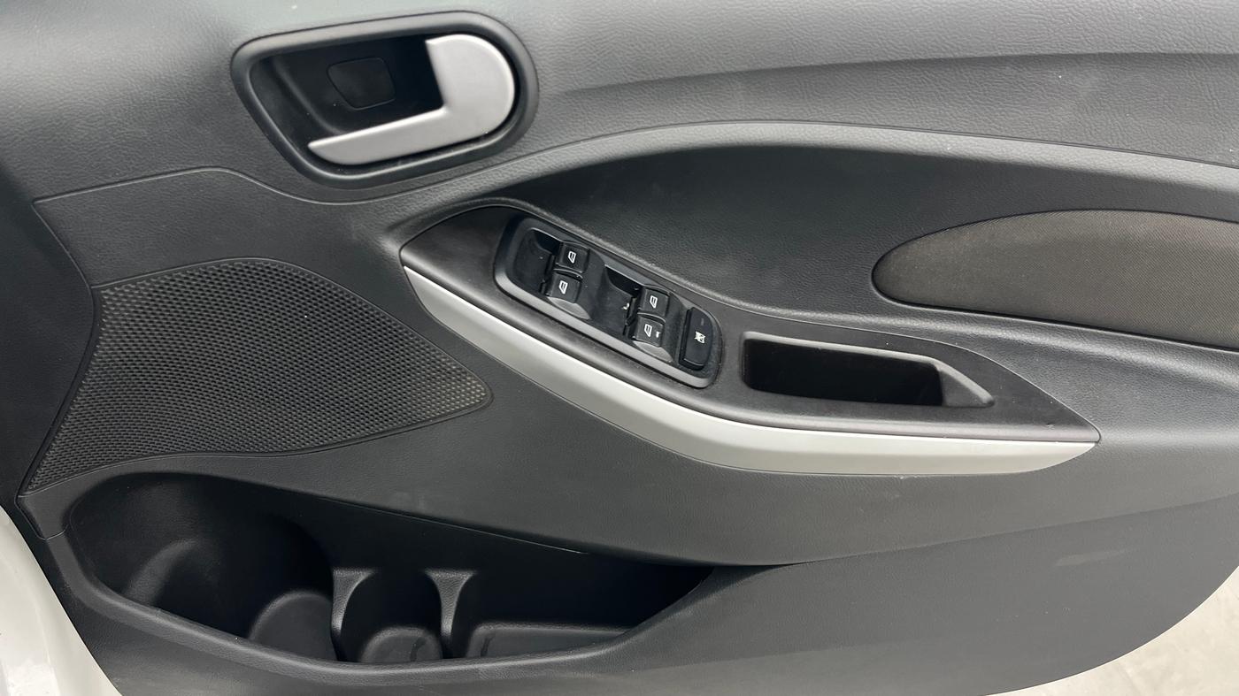 2016 Ford New Figo TITANIUM PLUS 1.2 PETROL, Petrol, Manual, 53,570 km, Driver Side Door Panels Control