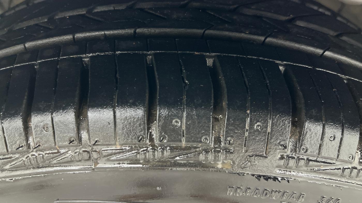 2016 Ford New Figo TITANIUM PLUS 1.2 PETROL, Petrol, Manual, 53,570 km, Left Front Tyre Tread
