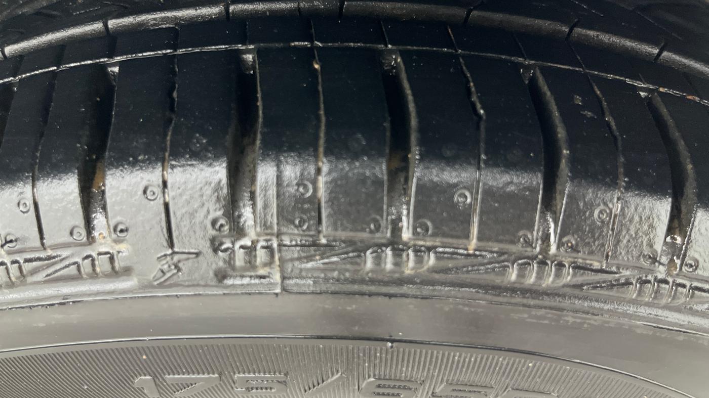 2016 Ford New Figo TITANIUM PLUS 1.2 PETROL, Petrol, Manual, 53,570 km, Right Front Tyre Tread