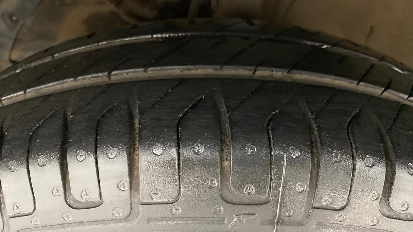 2017 Maruti Dzire VDI AMT, Diesel, Automatic, 83,991 km, Left Front Tyre Tread