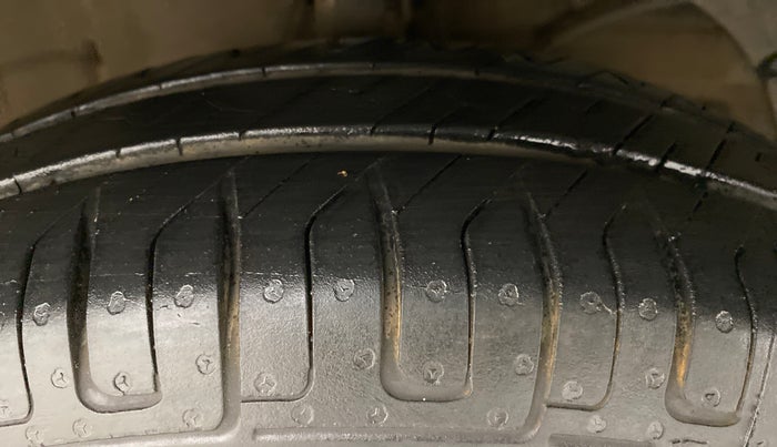 2017 Maruti Dzire VDI AMT, Diesel, Automatic, 83,991 km, Right Front Tyre Tread