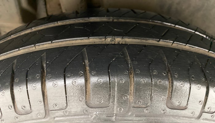 2017 Maruti Dzire VDI AMT, Diesel, Automatic, 83,991 km, Right Rear Tyre Tread
